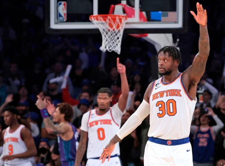 Julius Randle receives big cheers from Knicks fans after key buckets