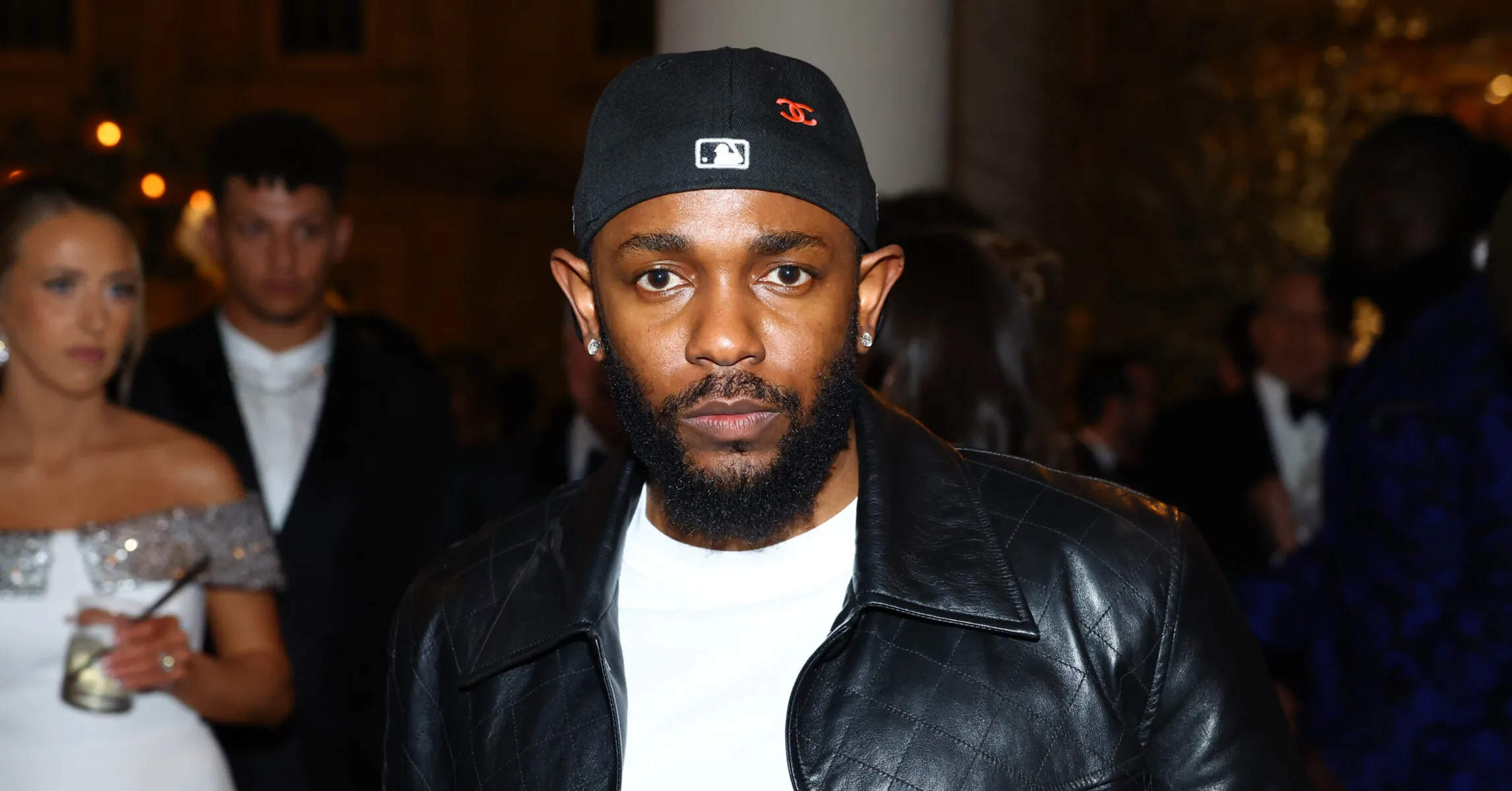Kendrick Lamar Fans Blame Drake For Latest Bizarre Bot Attack